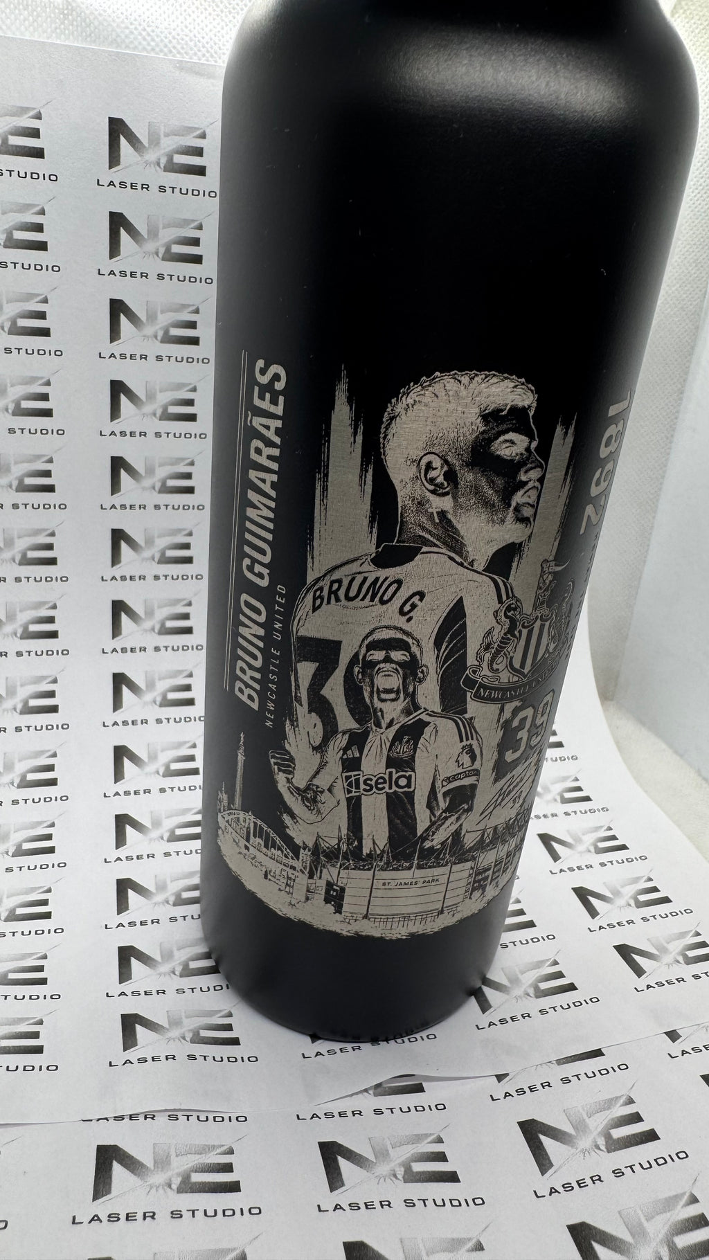 Personalised Bruno Guimarães Inspired Engraved Stainless Steel Water Bottle with Bamboo Lid | Single Wall Bottle with Carry Handle | Custom Football Gift