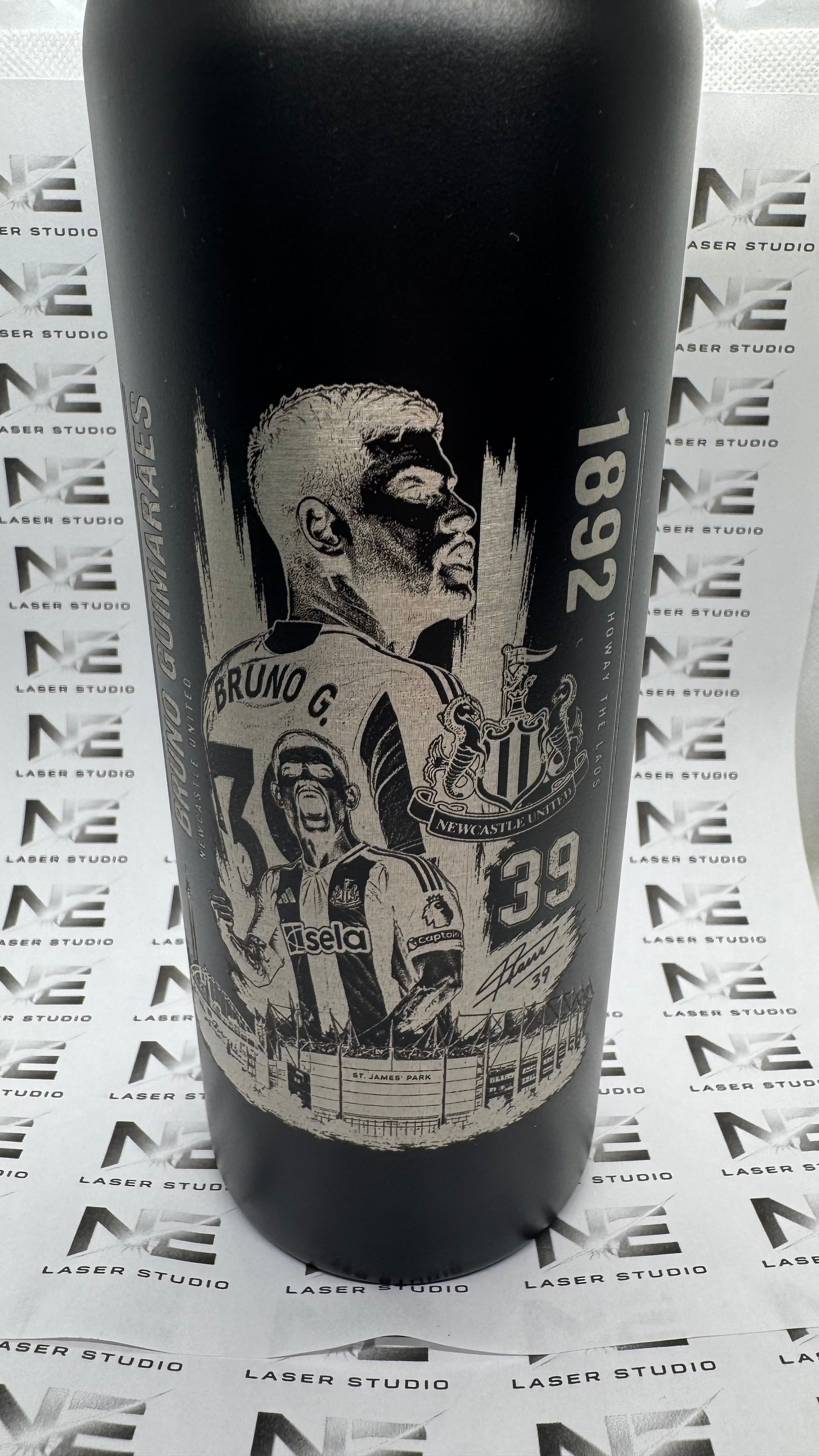 Personalised Bruno Guimarães Inspired Engraved Stainless Steel Water Bottle with Bamboo Lid | Single Wall Bottle with Carry Handle | Custom Football Gift