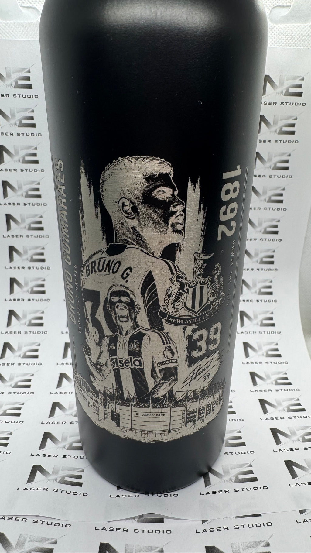 Personalised Bruno Guimarães Inspired Engraved Stainless Steel Water Bottle with Bamboo Lid | Single Wall Bottle with Carry Handle | Custom Football Gift