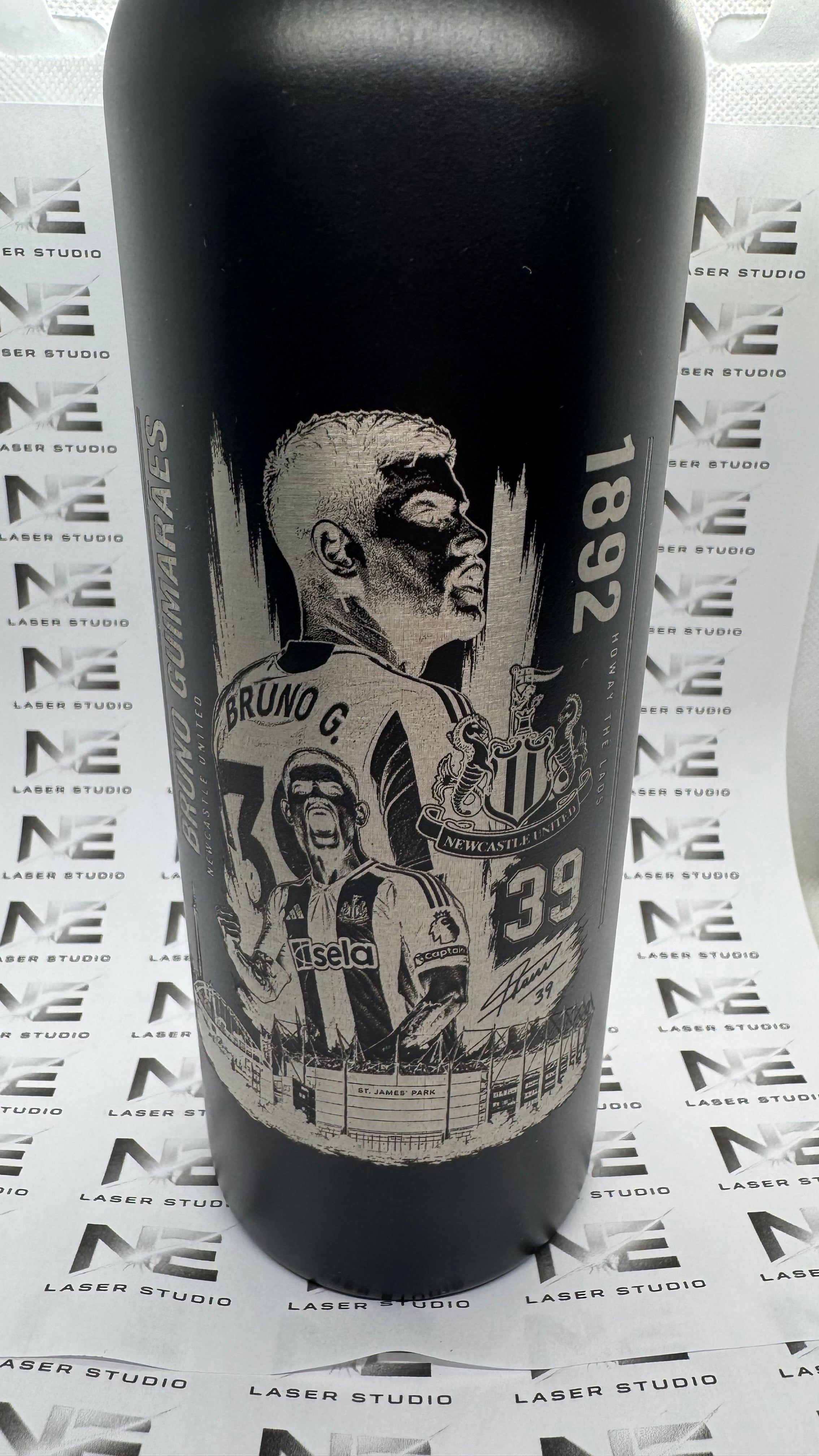 Personalised Bruno Guimarães Inspired Engraved Stainless Steel Water Bottle with Bamboo Lid | Single Wall Bottle with Carry Handle | Custom Football Gift