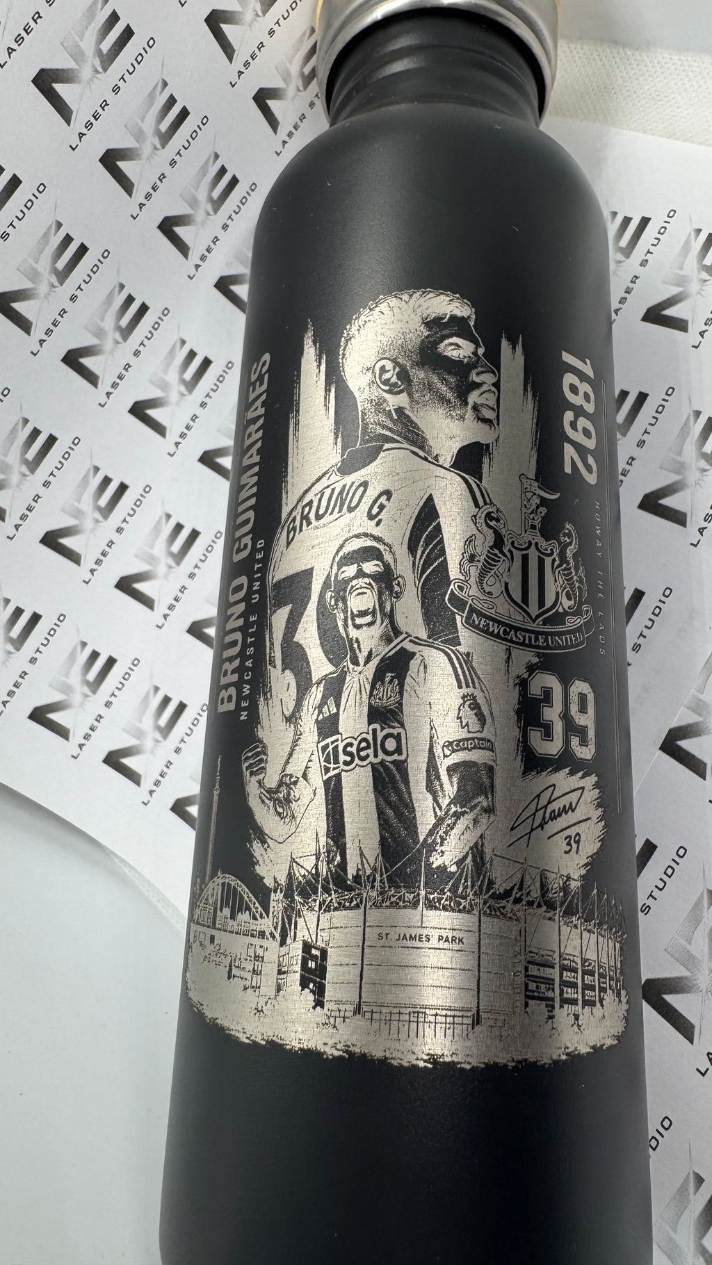 Personalised Bruno Guimarães Inspired Engraved Stainless Steel Water Bottle with Bamboo Lid | Single Wall Bottle with Carry Handle | Custom Football Gift