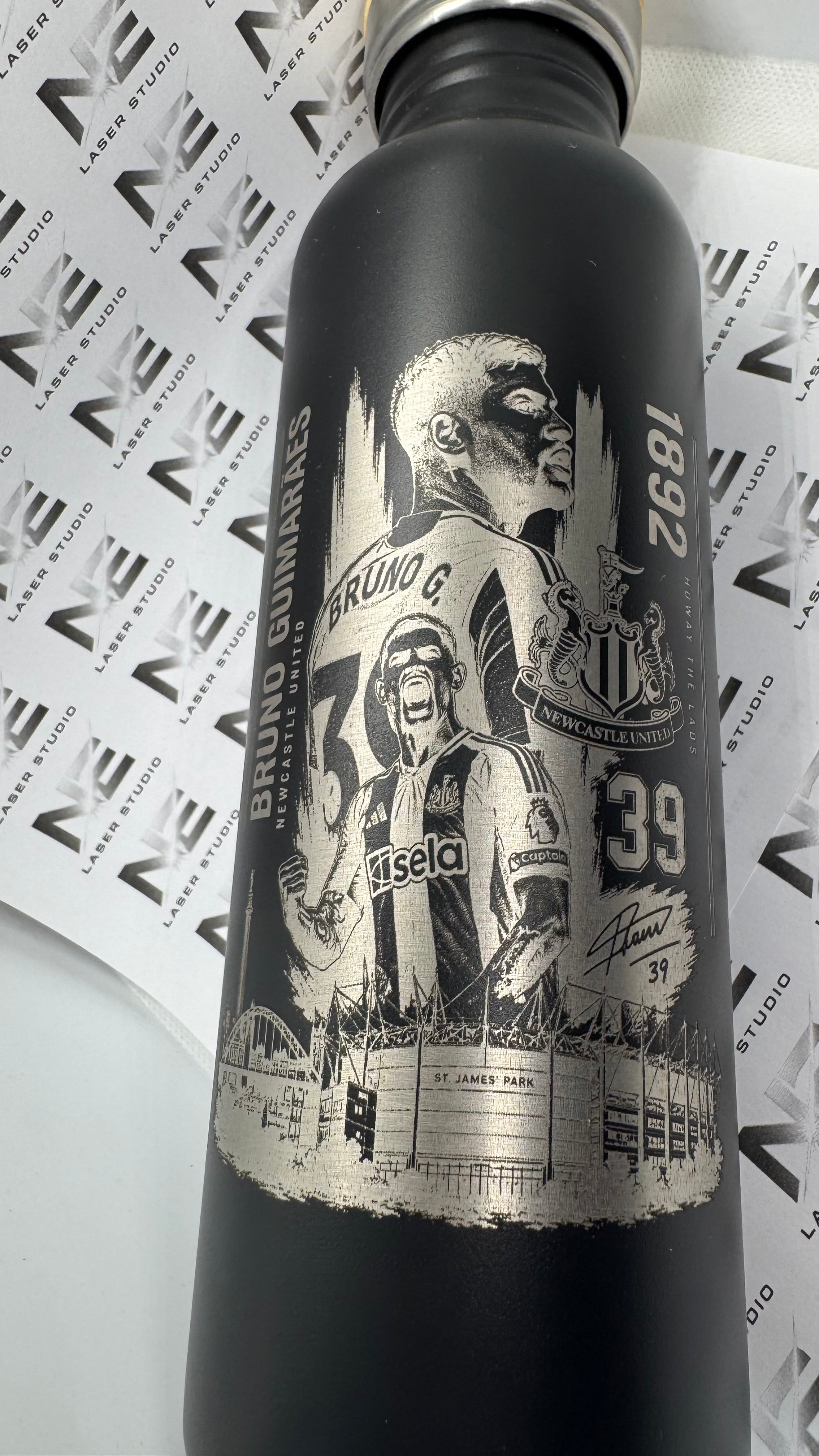 Personalised Bruno Guimarães Inspired Engraved Stainless Steel Water Bottle with Bamboo Lid | Single Wall Bottle with Carry Handle | Custom Football Gift